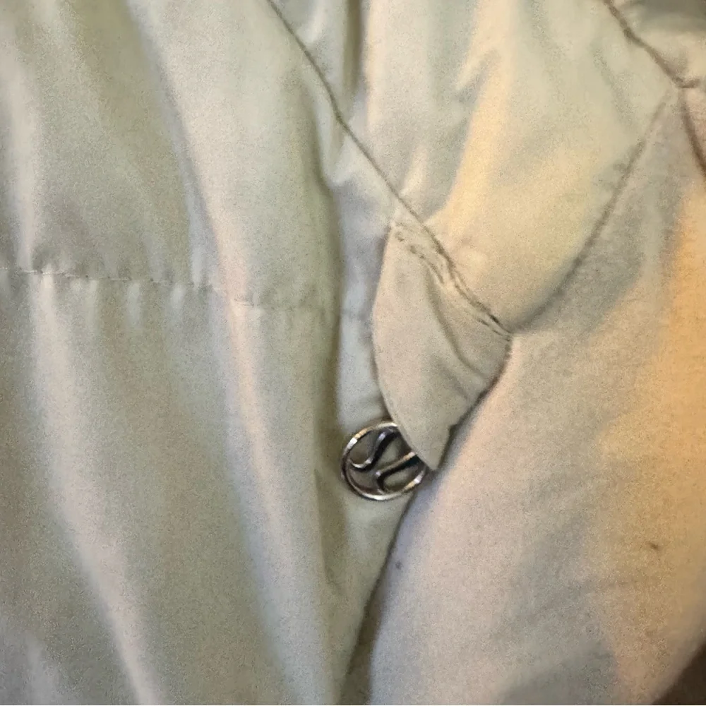 lululemon athletica Cream Puffer Jacket with Hood and Quilted Design - Picture 11 of 11